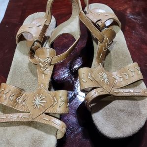 (Sh66)CLARKS   Brown Leather Ankle Strap Sandals with 2 3/4" Heels  Women's 7 M